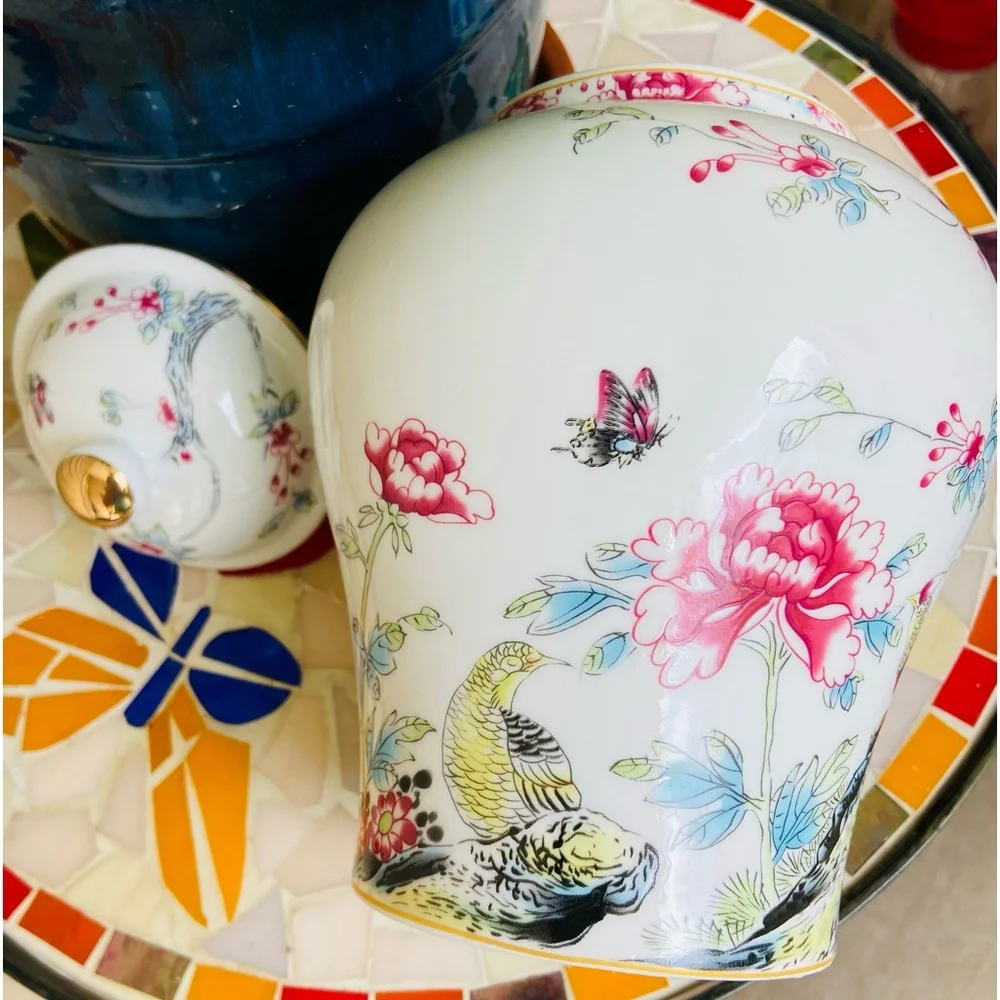 NWT Hand Painted Urn/Vessel Featuring Pheasants,Flowers,Foliage,Detailed Designs - Picture 2 of 16